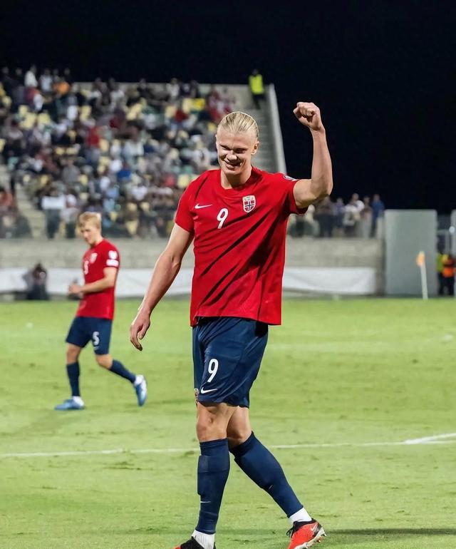 哈兰德爆冷击败切尔西，关键助攻引爆全场！的简单介绍